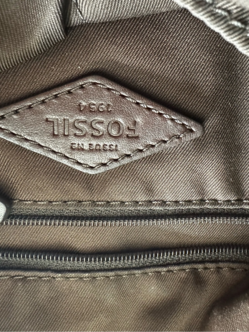 Fossil Brown/Burgandy Leather Crossbody Bag with Front Zip Pockets - Picture 7 of 12